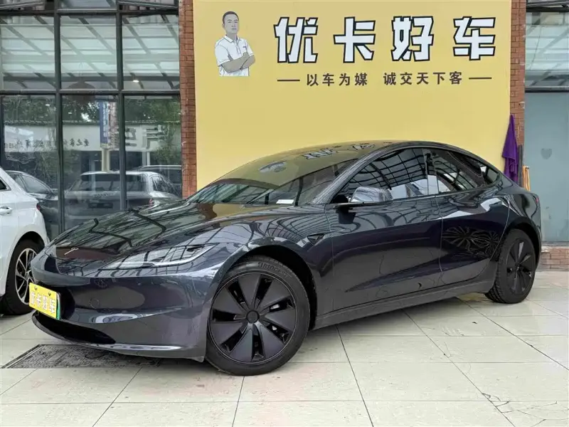 Tesla Model 3, 2025