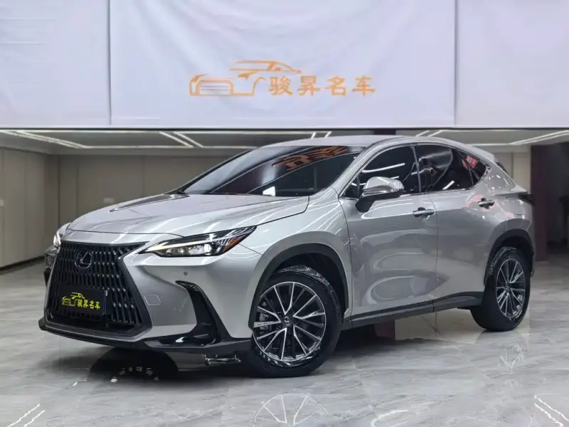 Lexus NX, 2025