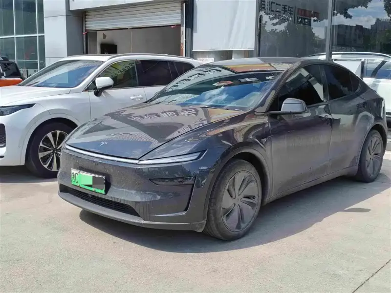 Tesla Model Y, 2025
