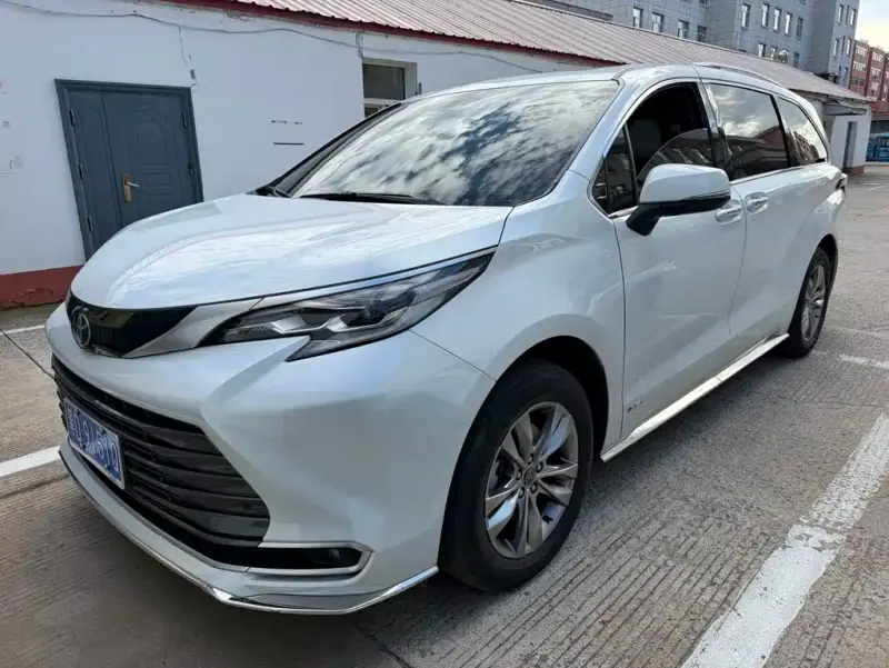 Toyota Sienna, 2025