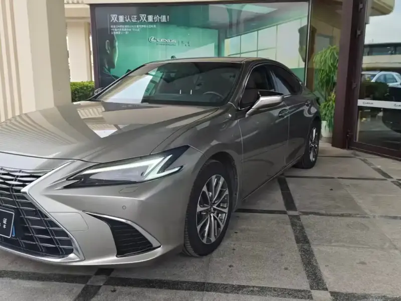 Lexus ES, 2025