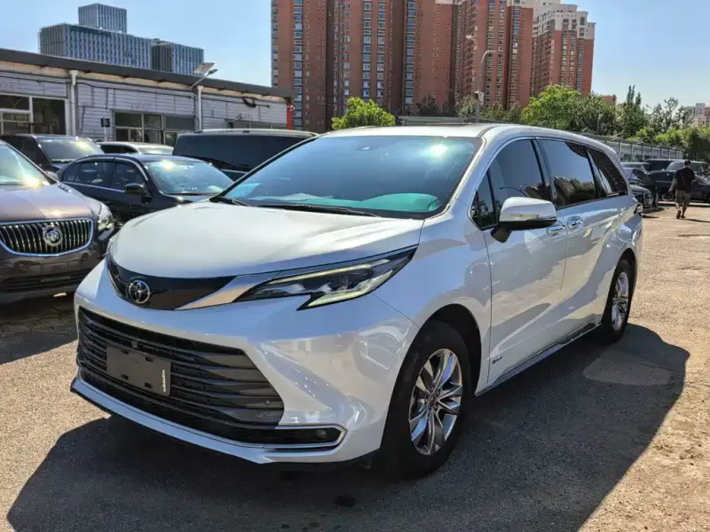 Toyota Sienna, 2025