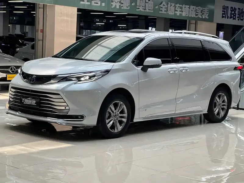 Toyota Sienna, 2024