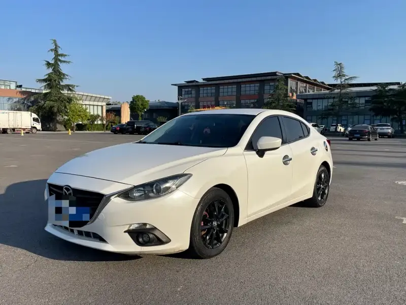 Mazda 3 Axela, 2015