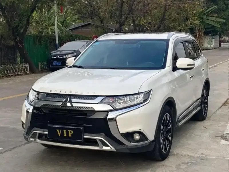 Mitsubishi Outlander, 2020