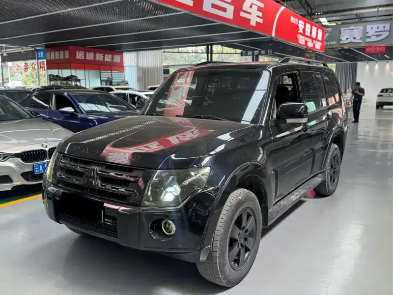 Mitsubishi Pajero (Import), 2010