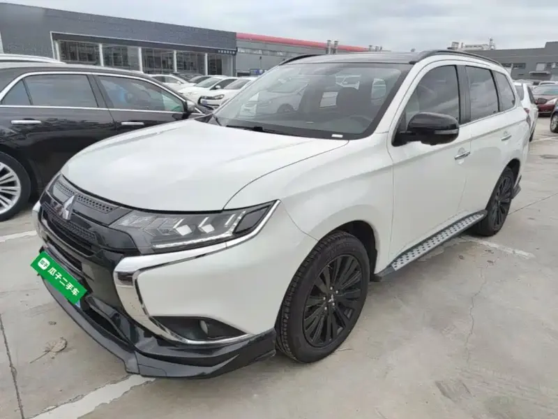 Mitsubishi Outlander, 2022
