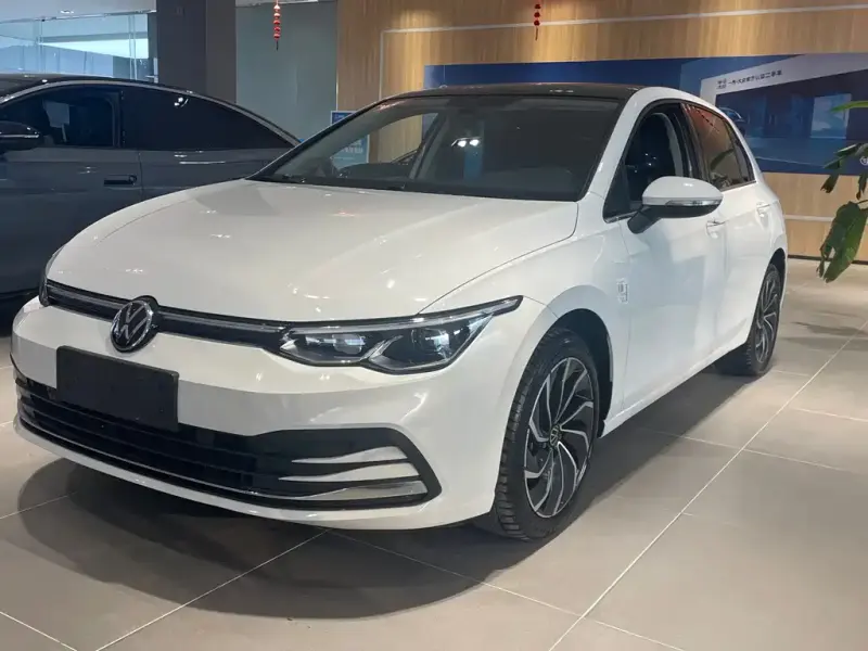 Volkswagen Golf, 2024