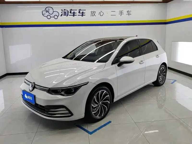 Volkswagen Golf, 2022