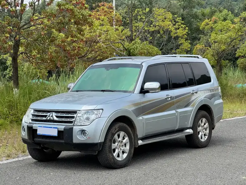 Mitsubishi Pajero (Import), 2012