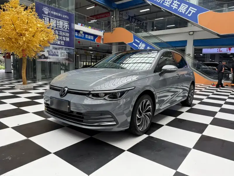 Volkswagen Golf, 2022