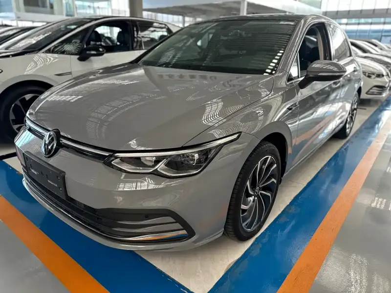 Volkswagen Golf, 2023