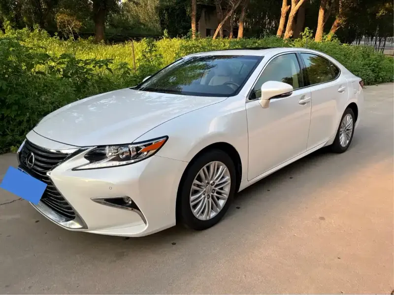 Lexus ES, 2015