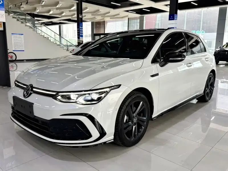 Volkswagen Golf, 2023