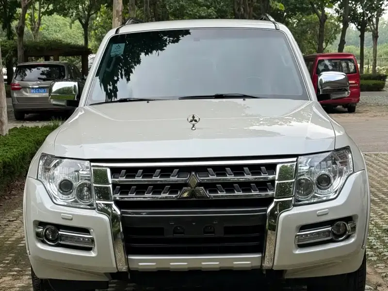Mitsubishi Pajero (Import), 2020