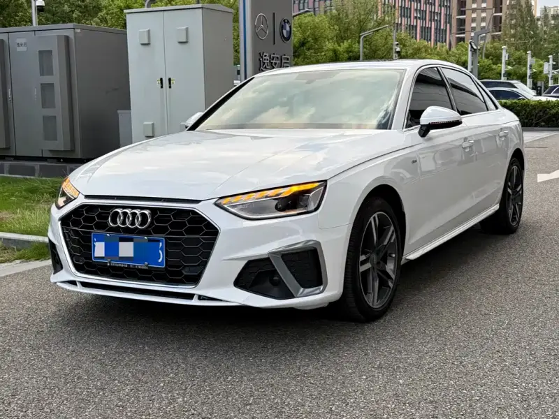 Audi A4L, 2022