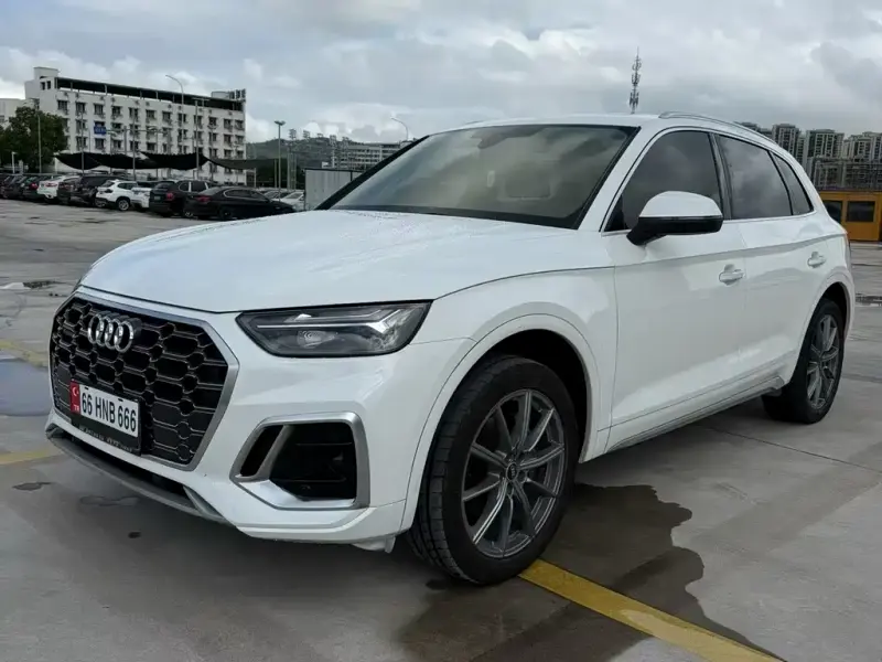 Audi Q5L, 2022