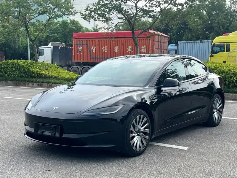 Tesla Model 3, 2025
