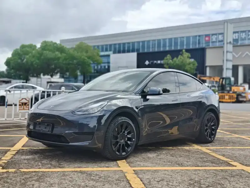 Tesla Model Y, 2024