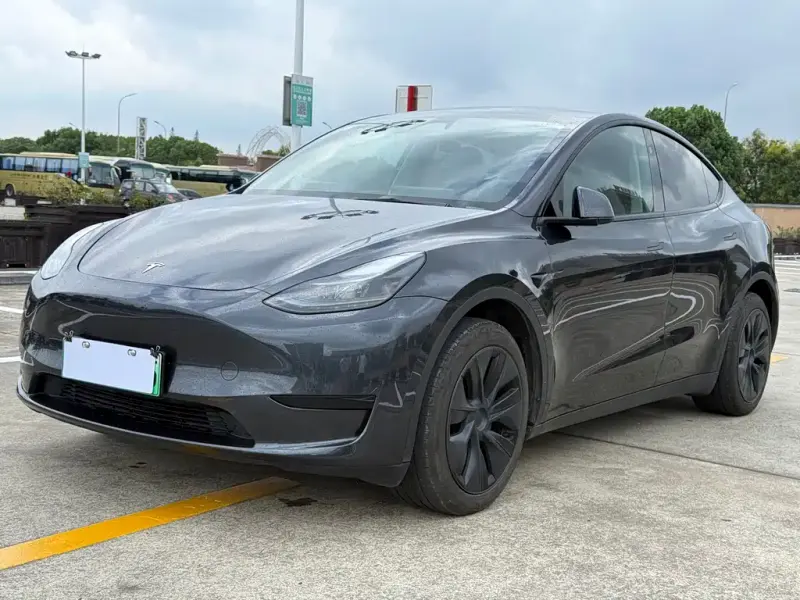 Tesla Model Y, 2025