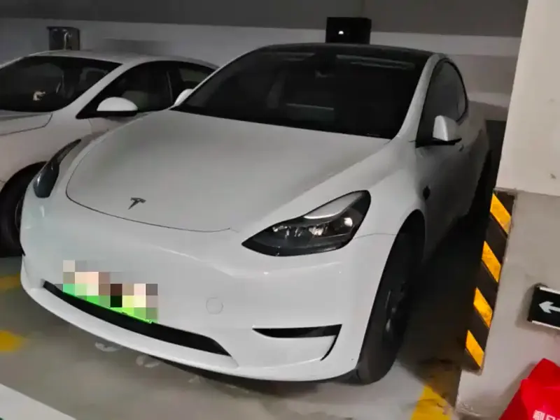 Tesla Model Y, 2024