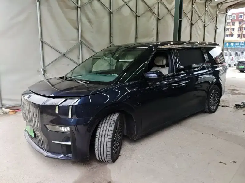 Zeekr 009, 2023