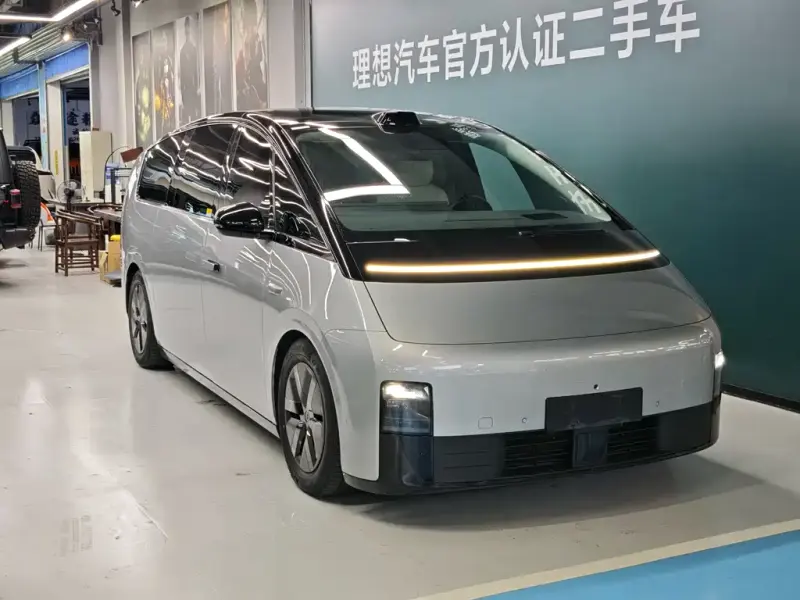 Li Auto Li MEGA, 2024