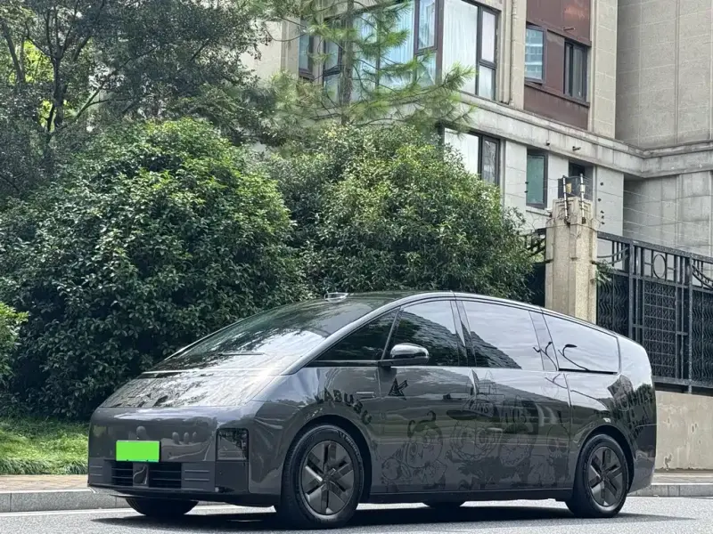 Li Auto Li MEGA, 2025