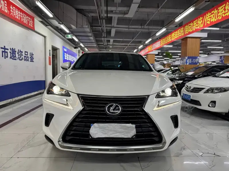 Lexus NX, 2021