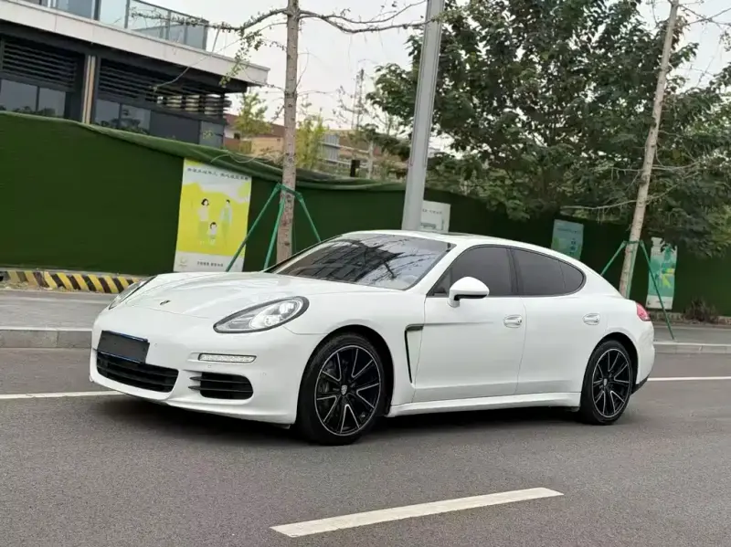 Porsche Panamera, 2015