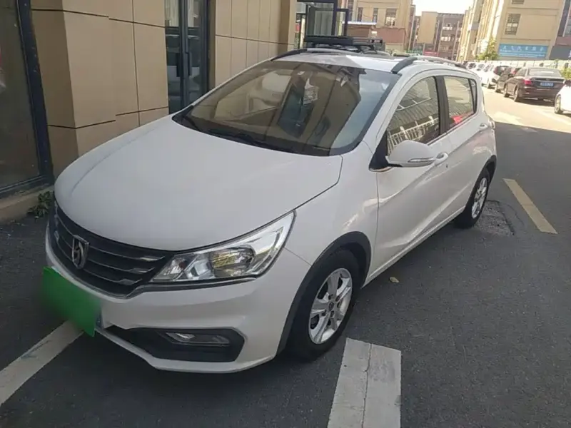 Baojun 310 Baojun 310 2016 1.2L Manual Luxury Type, 2017 — фото 1