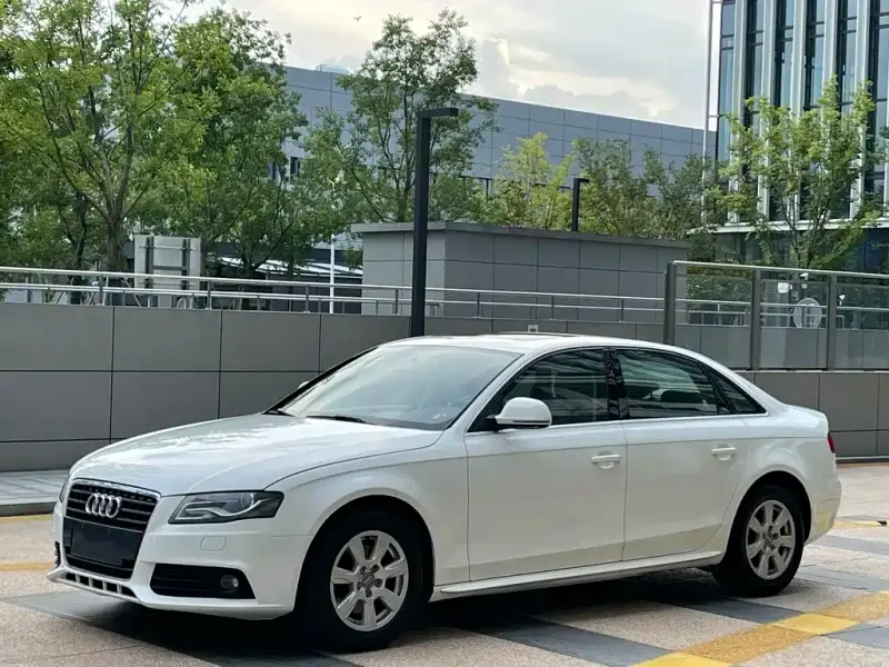 Audi A4L, 2011