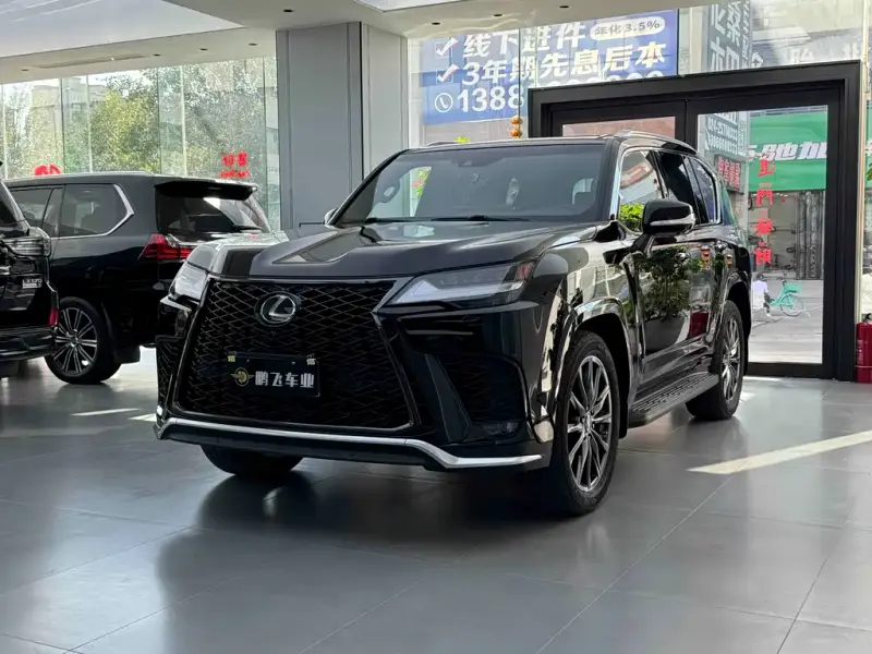 Lexus LX, 2022