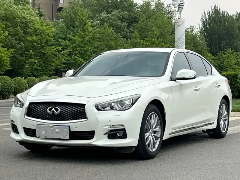 Infiniti Q50L, 2015