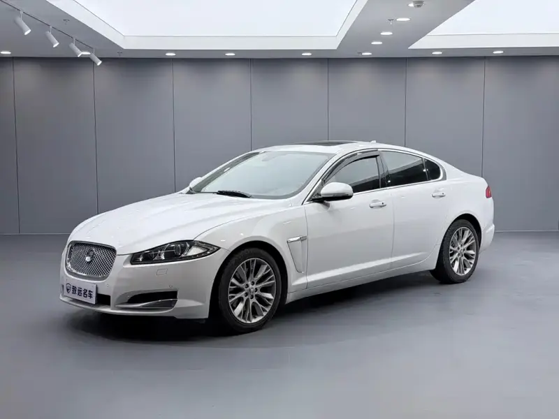 Jaguar XF, 2013
