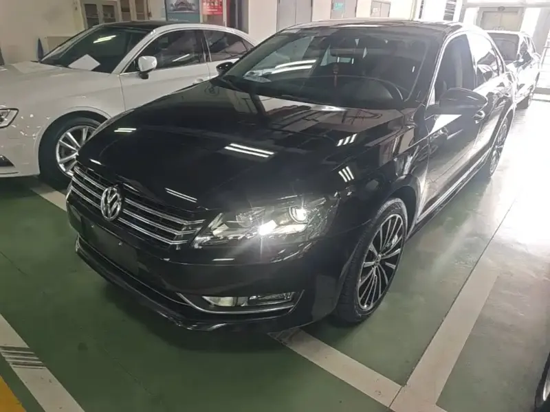 Volkswagen Passat Volkswagen Passat 2014 1.8TSI DSG Royal Premium Edition, 2015 — фото 1