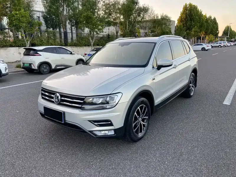 Volkswagen Tiguan L, 2017