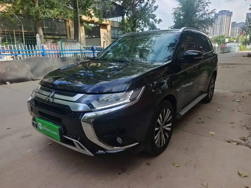 Mitsubishi Outlander, 2022