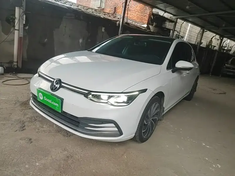 Volkswagen Golf, 2022