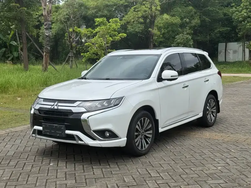 Mitsubishi Outlander, 2021