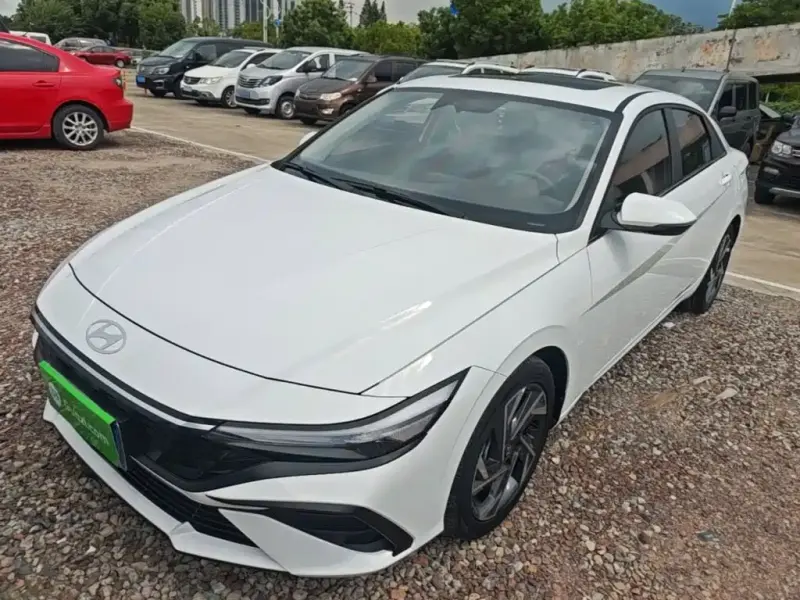 Hyundai Elantra, 2024