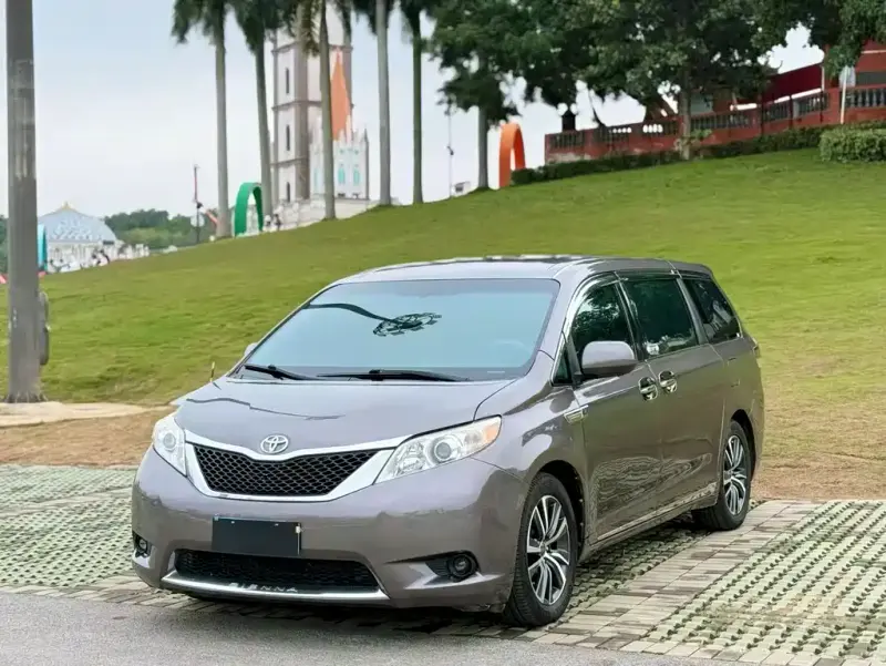 Toyota Sienna, 2015