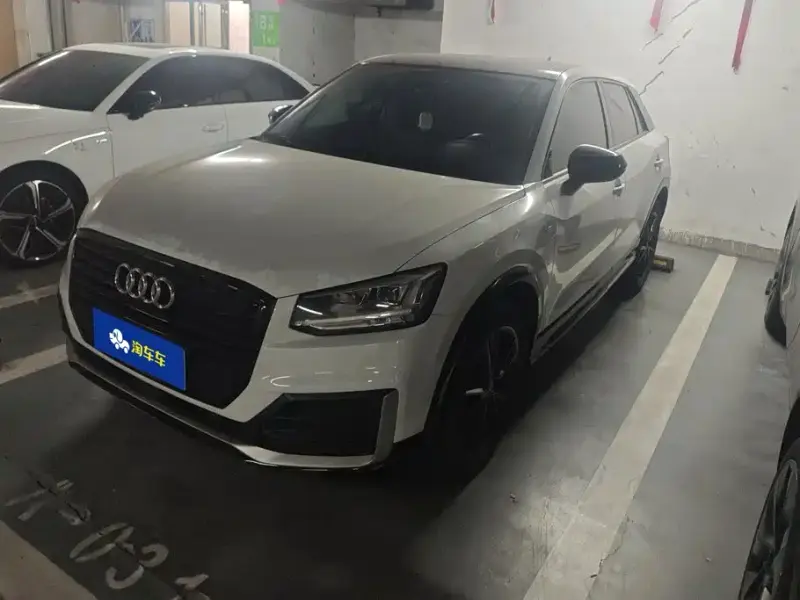 Audi Q2L, 2021