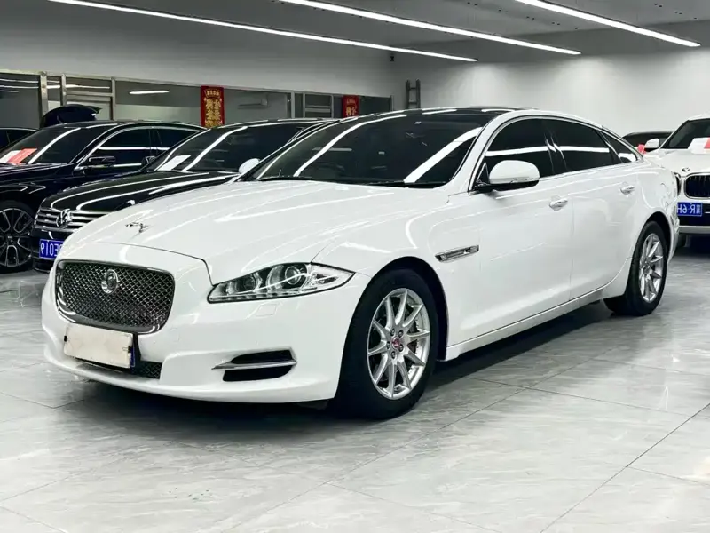 Jaguar XJ, 2015
