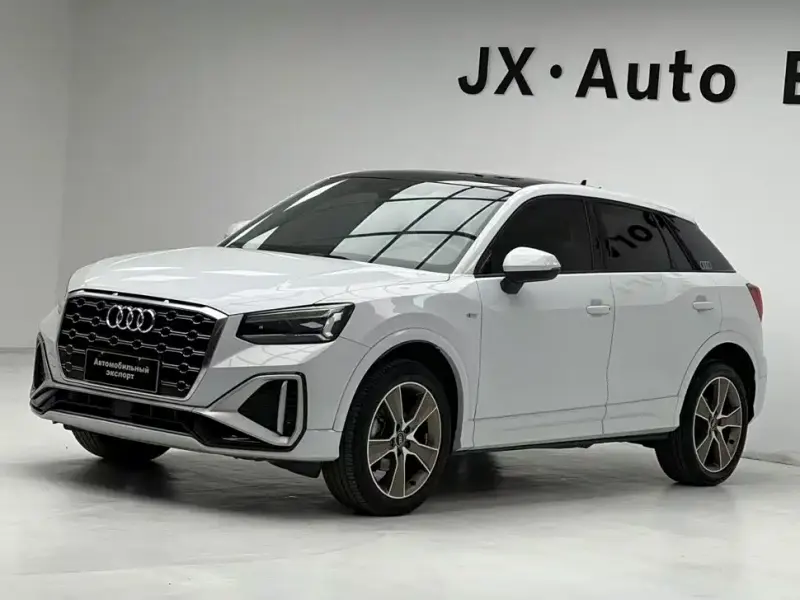 Audi Q2L, 2022