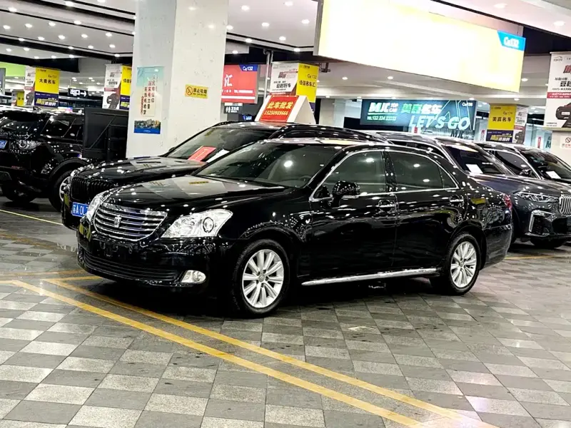 Toyota Crown, 2011