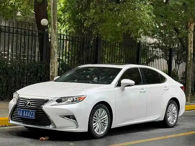 Lexus ES, 2015