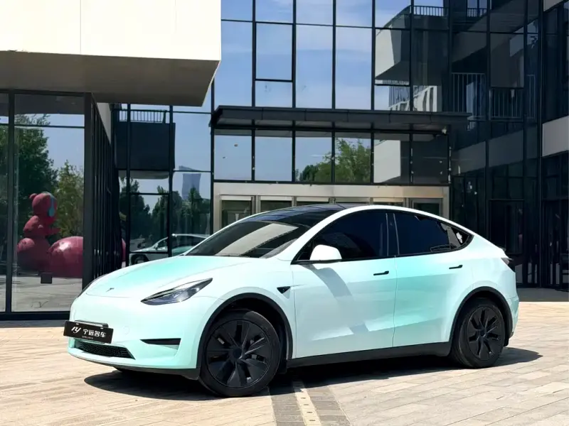 Tesla Model Y, 2025