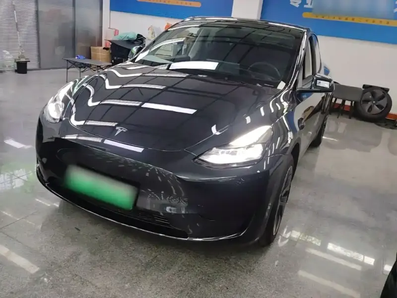 Tesla Model Y, 2025