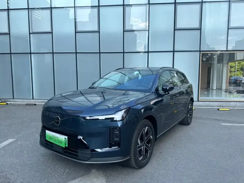 Volvo XC70 PHEV, 2025